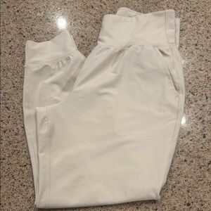 Old Navy Cream color High-Waisted Joggers size Large excellent condition